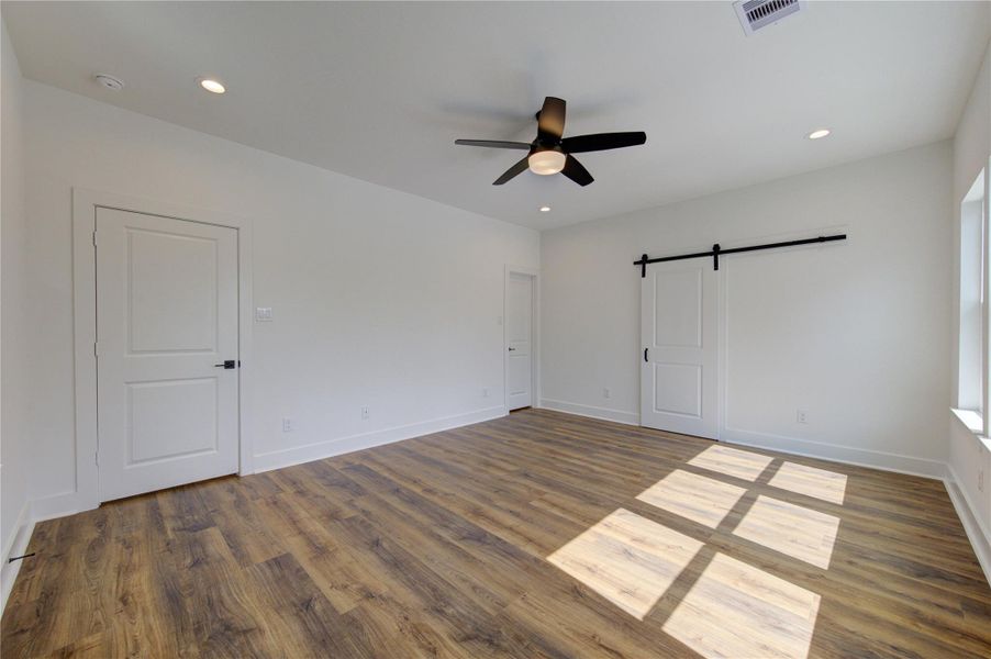 Spacious, unfurnished interior of a new home in , Houston (Image 17).