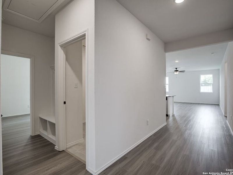 Spacious, unfurnished interior of a new home in Hannah Heights, Seguin (Image 9).