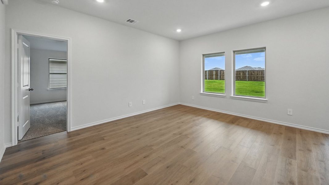 Spacious, unfurnished interior of a new home in Oak Valley Estates, Bullard (Image 26).