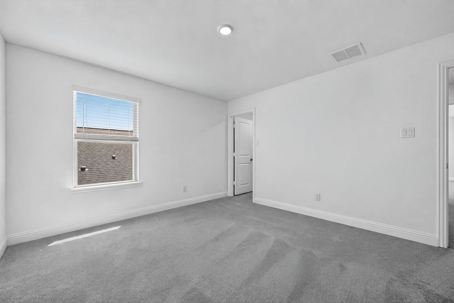 Spacious, unfurnished interior of a new home in Madero 50s, Fort Worth (Image 23).