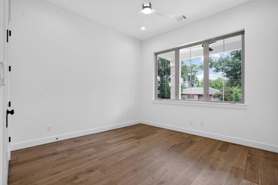 Spacious, unfurnished interior of a new home in , Houston (Image 41).