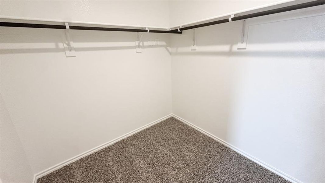 Walk-in Closet Walk-in Closet