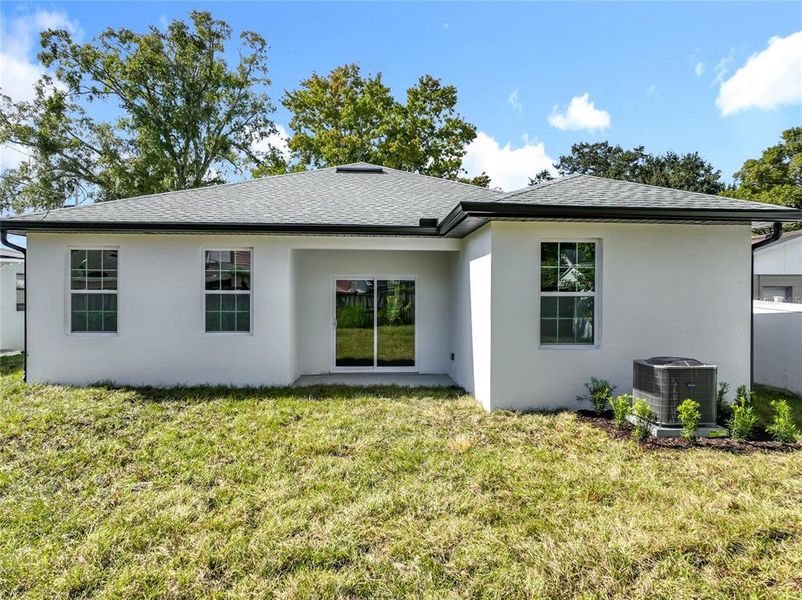 Exterior details and patio area of a home in , Orlando (Image 4).