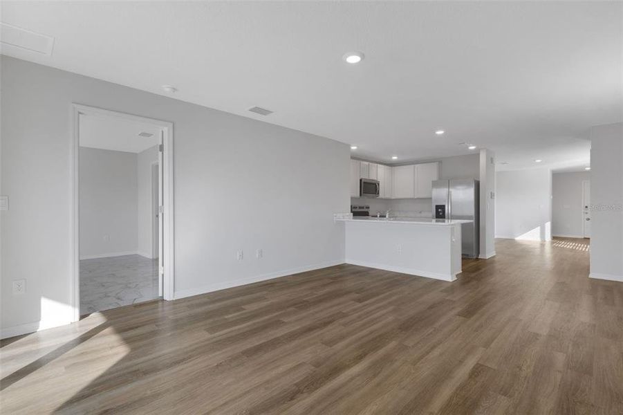Spacious, unfurnished interior of a new home in Silverstone North, Palmetto (Image 28). Spacious, unfurnished interior of a new home in Silverstone North, Palmetto (Image 28).