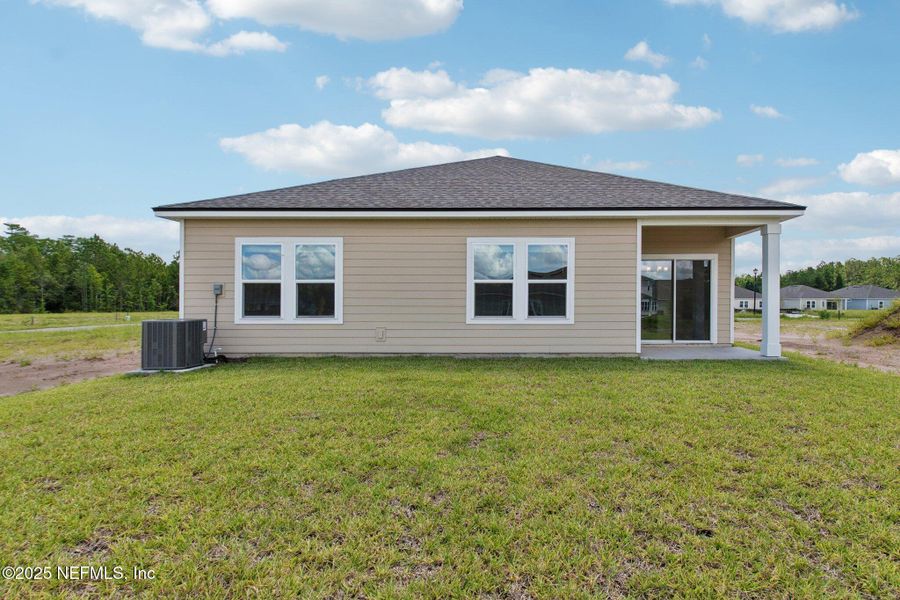 Exterior details and patio area of a home in Panther Creek, Jacksonville (Image 19).