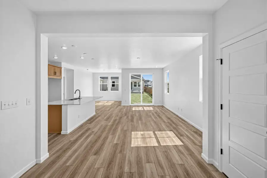 Spacious, unfurnished interior of a new home in The Aurora Highlands, Aurora (Image 10).