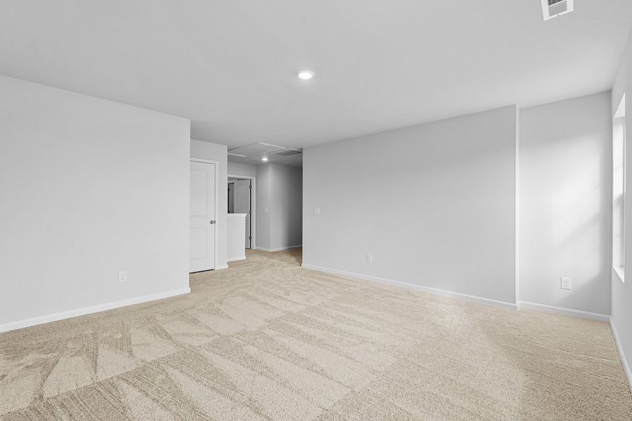 Spacious, unfurnished interior of a new home in Hanes Lake, Winston-Salem (Image 28).