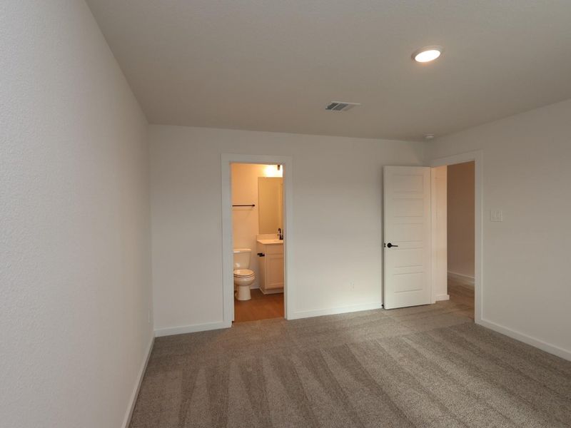 Spacious, unfurnished interior of a new home in Sorella, Tomball (Image 13).