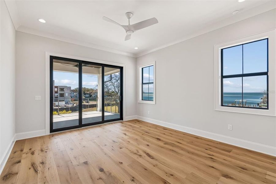 Spacious, unfurnished interior of a new home in , Tampa (Image 23).