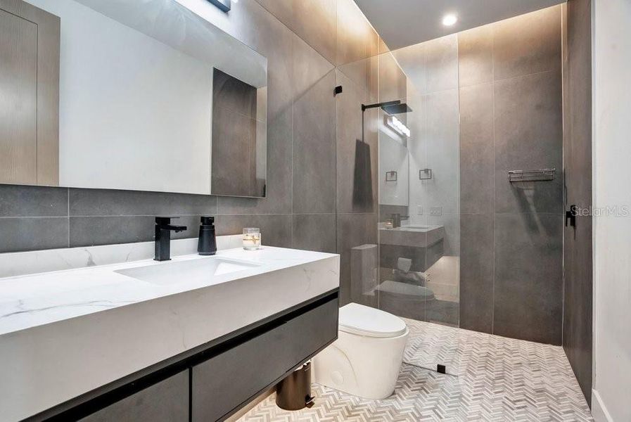 Furnished interior view inside a new home in , Windermere (Image 51).