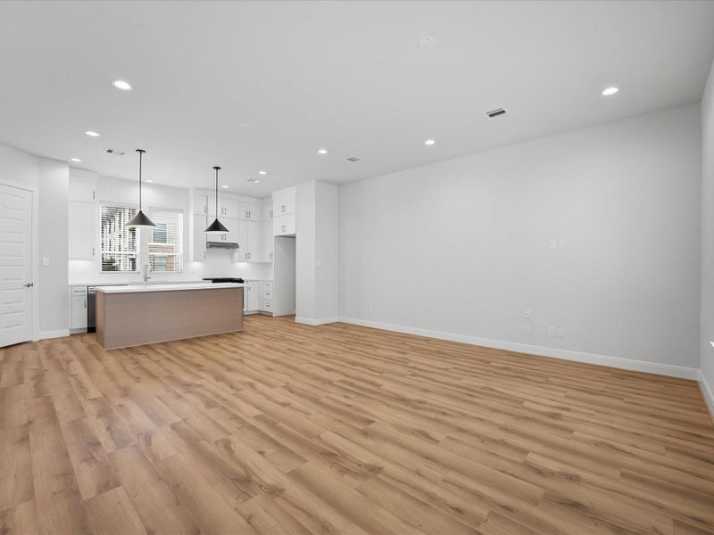 Spacious, unfurnished interior of a new home in , Houston (Image 24).