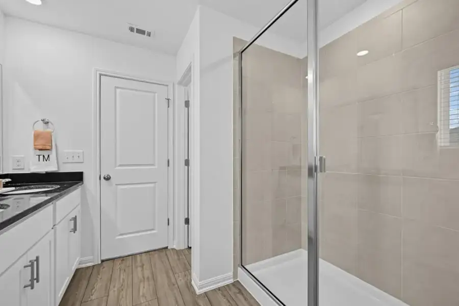 Furnished interior view inside a new home in Emory Crossing, Hutto (Image 10).
