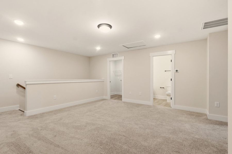 Spacious, unfurnished interior of a new home in Harbor Crossing, Greensboro (Image 28).