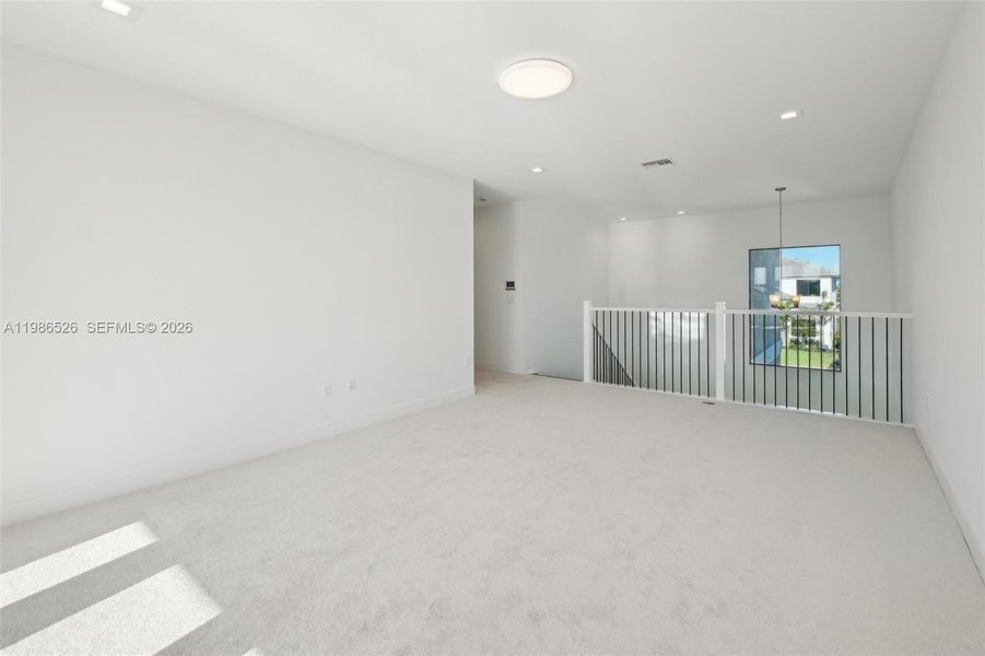Spacious, unfurnished interior of a new home in , Palm Beach Gardens (Image 38).