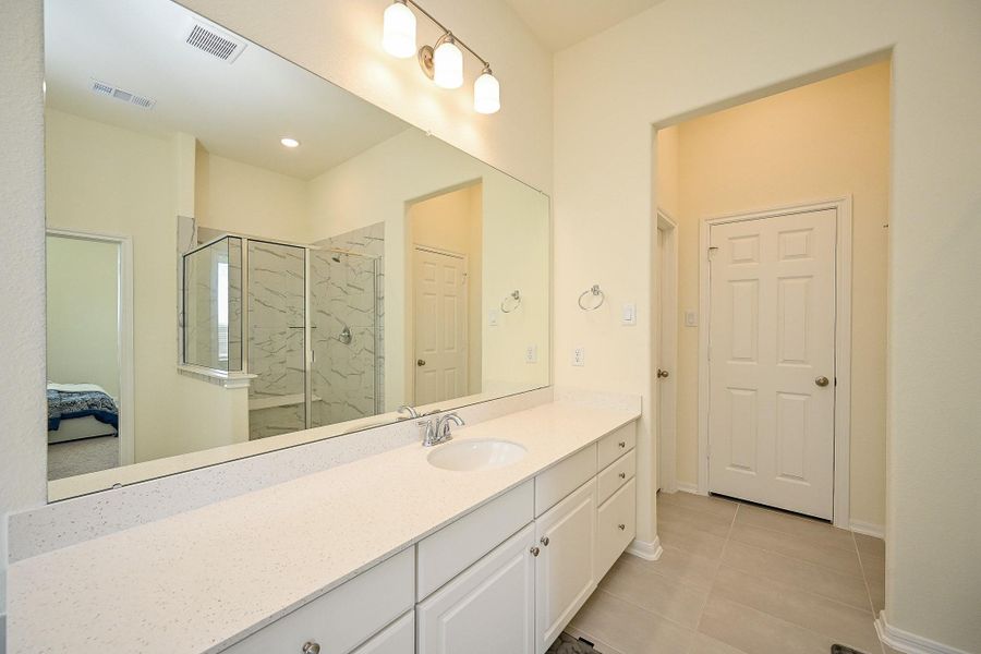 Furnished interior view inside a new home in StoneCreek Estates, Richmond (Image 44).