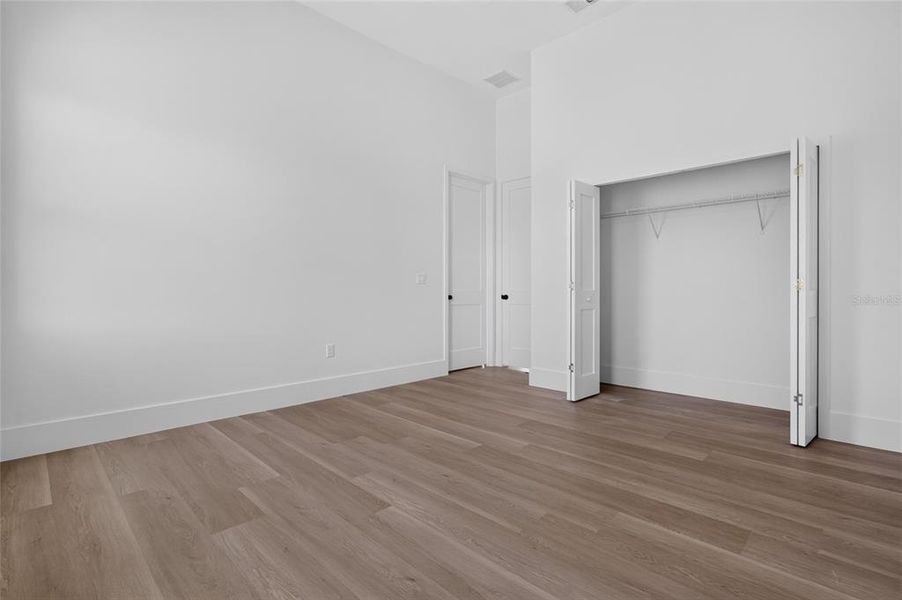 Spacious, unfurnished interior of a new home in , Port Charlotte (Image 23).