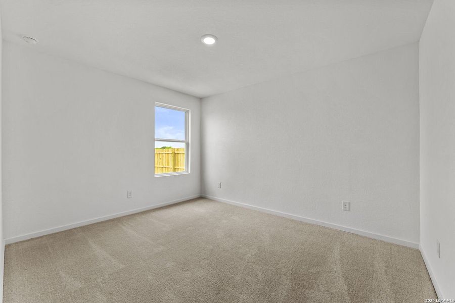Spacious, unfurnished interior of a new home in Spring Grove, St. Hedwig (Image 10).