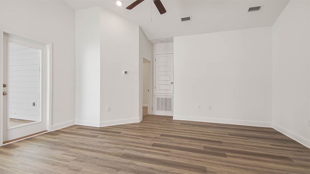 Spacious, unfurnished interior of a new home in Ashton Park Phase III, Freeport (Image 17).
