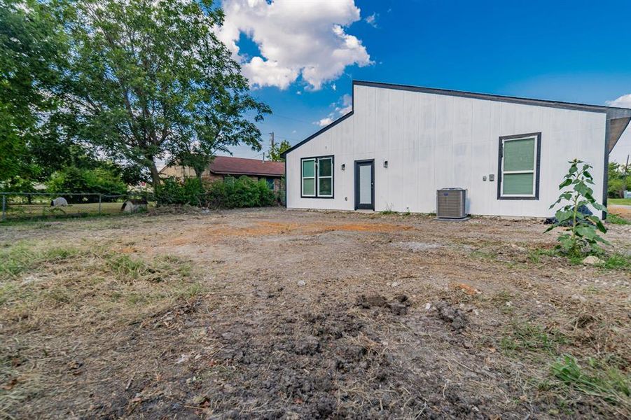 Front exterior of a new home in , Dallas, TX, highlighting curb appeal (Image 26).