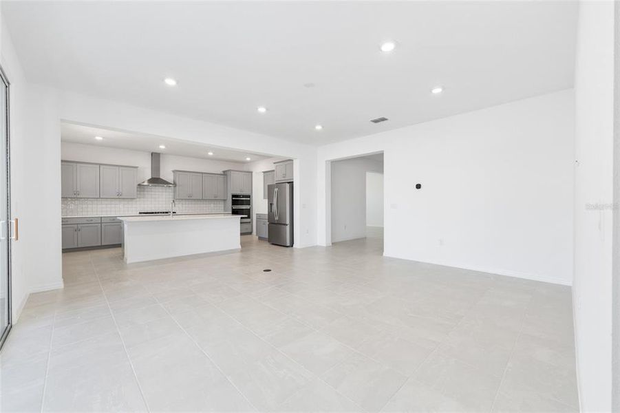 Spacious, unfurnished interior of a new home in Calesa Township, Ocala (Image 41).