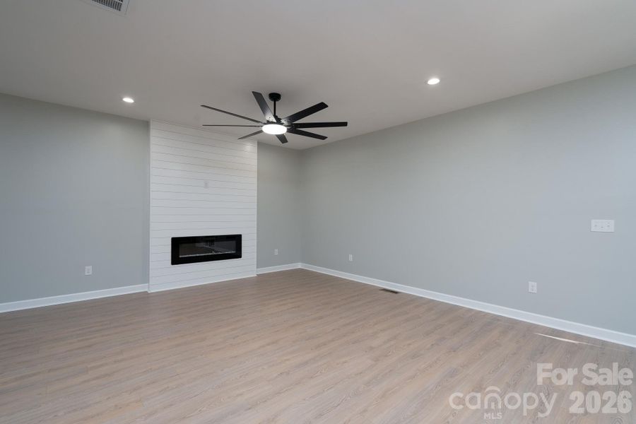 Spacious, unfurnished interior of a new home in , Dallas (Image 22).