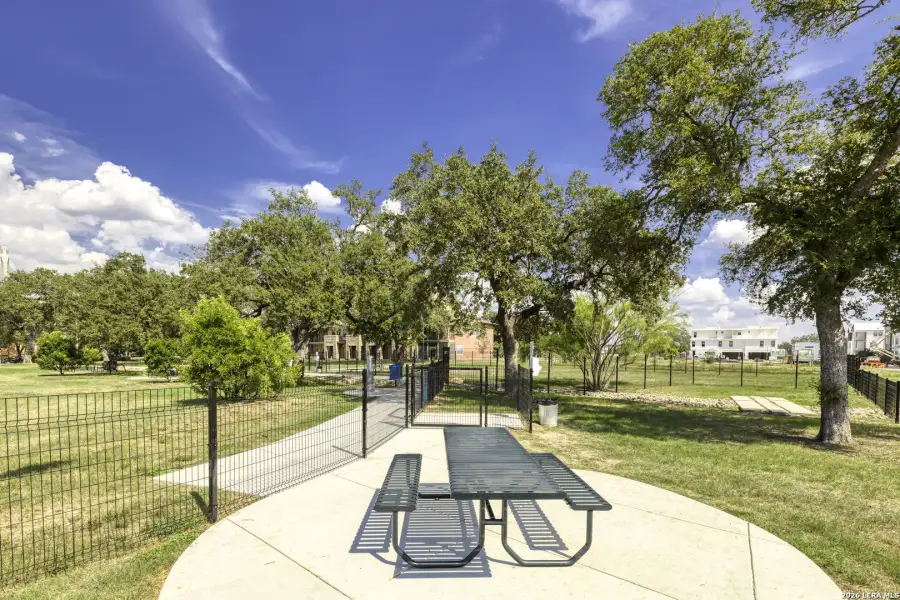 Community amenities in , San Antonio (Image 27).