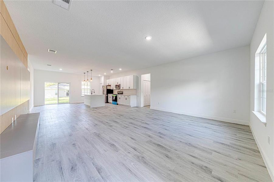 Spacious, unfurnished interior of a new home in , Citrus Springs (Image 15).