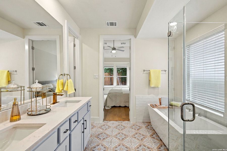Furnished interior view inside a new home in Gruene Villages, New Braunfels (Image 29).