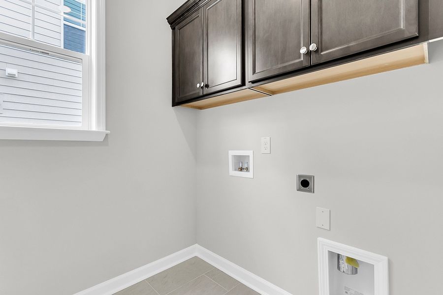 Spacious, unfurnished interior of a new home in Pineland Preserve, Summerville (Image 33).