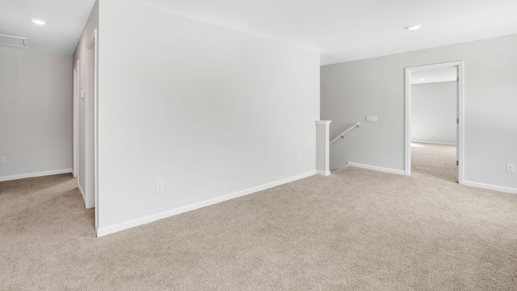 Spacious, unfurnished interior of a new home in Vineyard Trail, Jacksonville (Image 19).