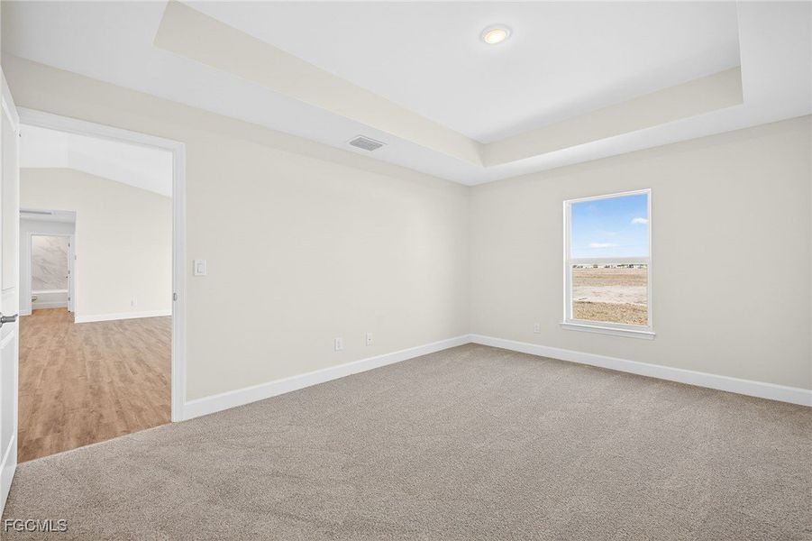 Spacious, unfurnished interior of a new home in Cape Coral, Cape Coral (Image 23).