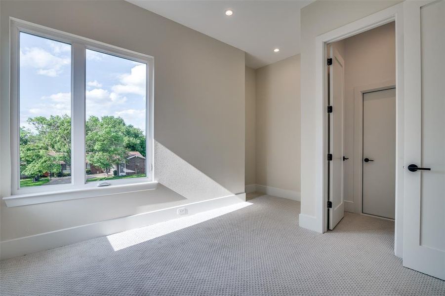 Spacious, unfurnished interior of a new home in , Richardson (Image 21).