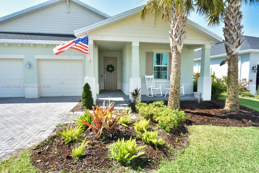 Exterior details and patio area of a home in Central Park, Port St. Lucie (Image 3).