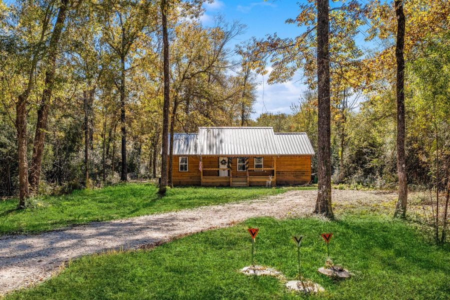 Exterior details and patio area of a home in , Coldspring (Image 23).