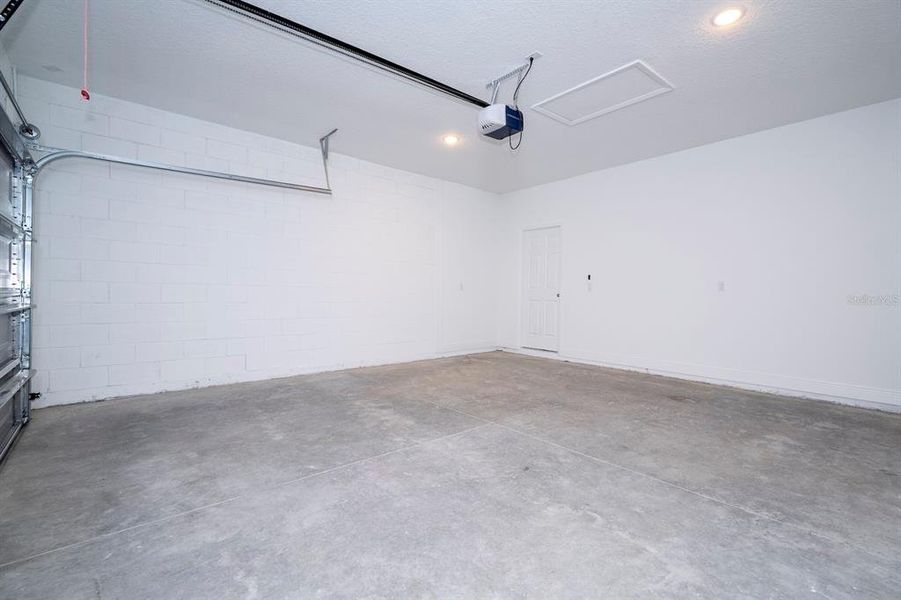 Spacious, unfurnished interior of a new home in , Ocala (Image 72).