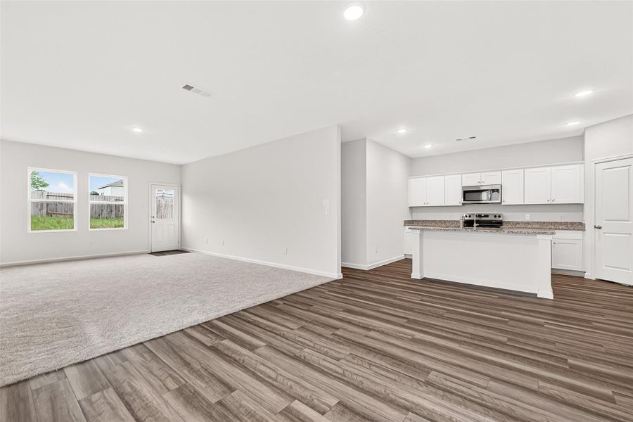 Spacious, unfurnished interior of a new home in Chapel Run, Montgomery (Image 16).