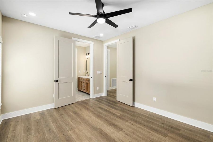Spacious, unfurnished interior of a new home in , Tampa (Image 30).