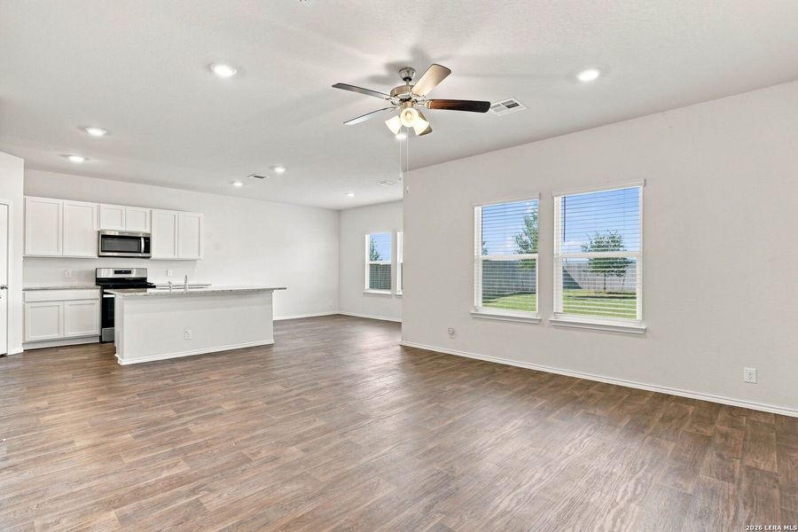 Spacious, unfurnished interior of a new home in Redbird Ranch, San Antonio (Image 14). Spacious, unfurnished interior of a new home in Redbird Ranch, San Antonio (Image 14).
