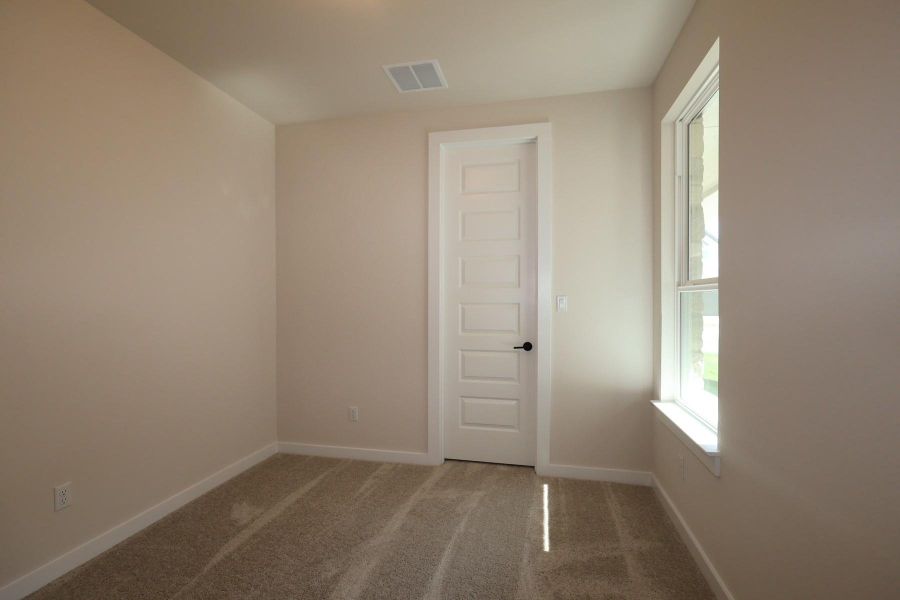 Spacious, unfurnished interior of a new home in Heritage, Dripping Springs (Image 18).