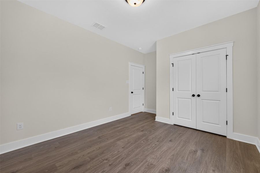 Spacious, unfurnished interior of a new home in Two Step Farm, Montgomery (Image 28).