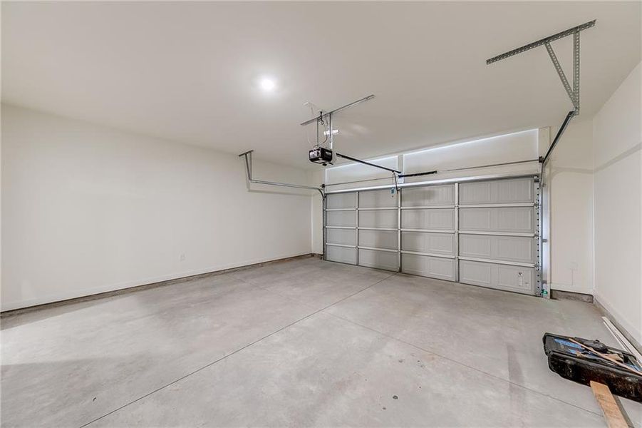 Spacious, unfurnished interior of a new home in , Jefferson (Image 25).