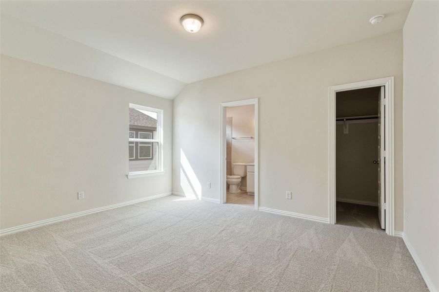Spacious, unfurnished interior of a new home in Ellis Cove, Seabrook (Image 30).