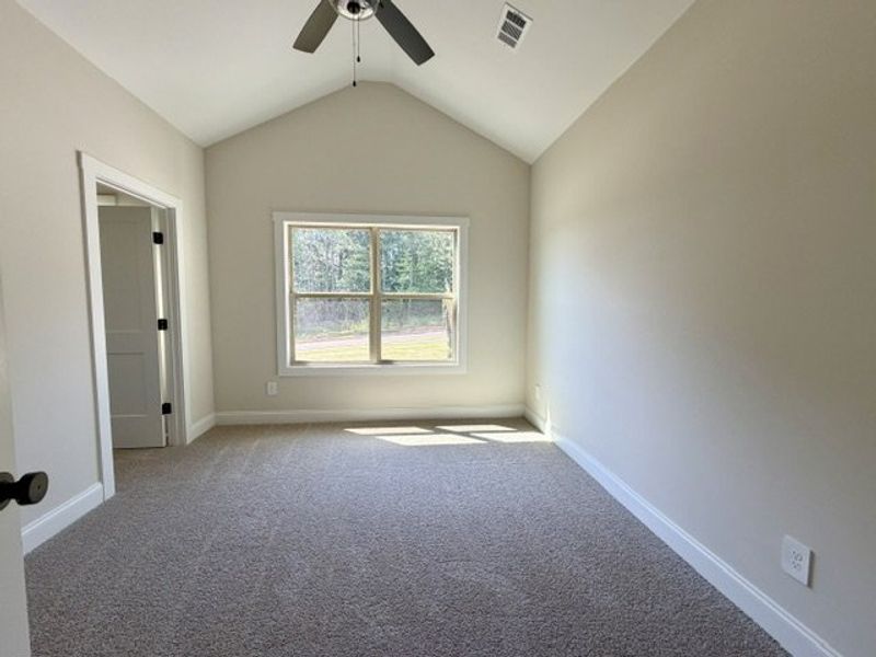 Spacious, unfurnished interior of a new home in Lakefield, Palmetto (Image 12).