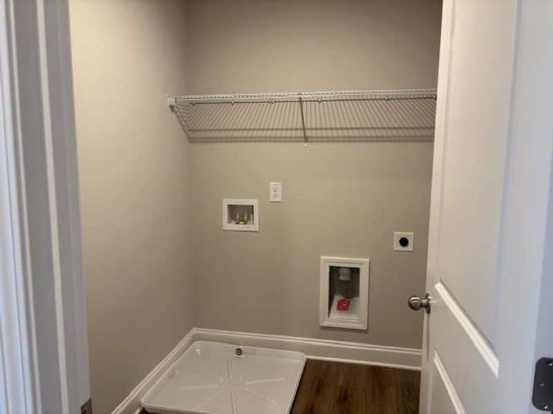 Spacious, unfurnished interior of a new home in Riversong, Duluth (Image 8).