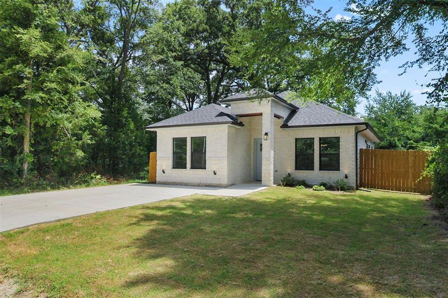 Front exterior of a new home in , Mabank, TX, highlighting curb appeal (Image 2). Front exterior of a new home in , Mabank, TX, highlighting curb appeal (Image 2).