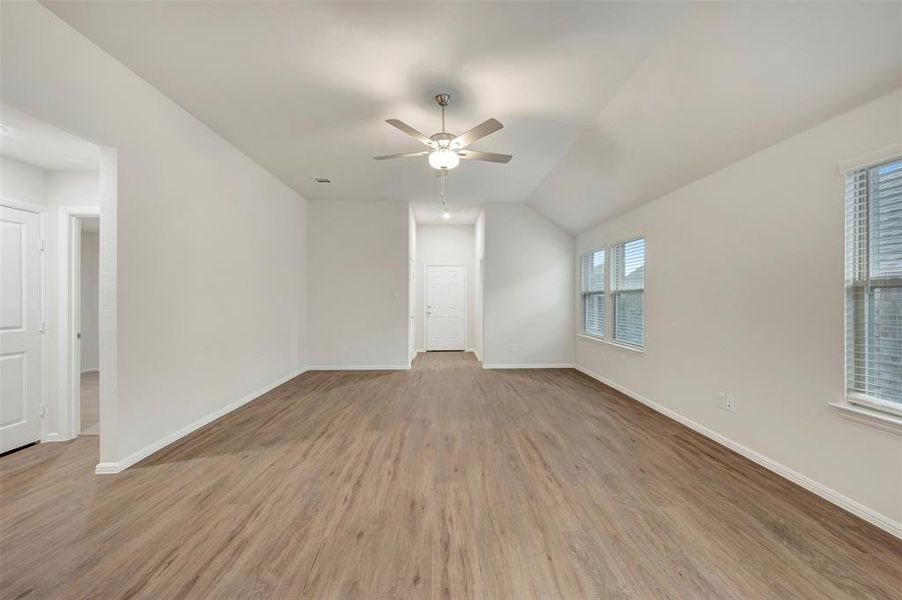 Spacious, unfurnished interior of a new home in ValleyBrooke, Mesquite (Image 33).