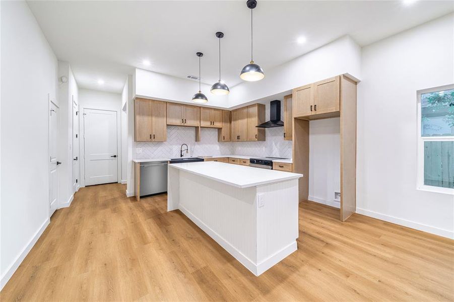 Furnished interior view inside a new home in , Dallas (Image 10).