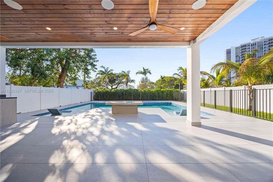 Exterior details and patio area of a home in , Fort Lauderdale (Image 58).