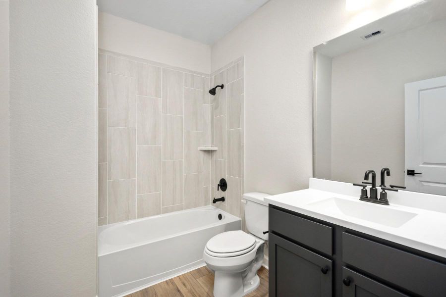 Furnished interior view inside a new home in Wedgewood Forest, Conroe (Image 5).