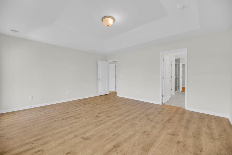 Spacious, unfurnished interior of a new home in Sweetgrass Station, Summerville (Image 15).